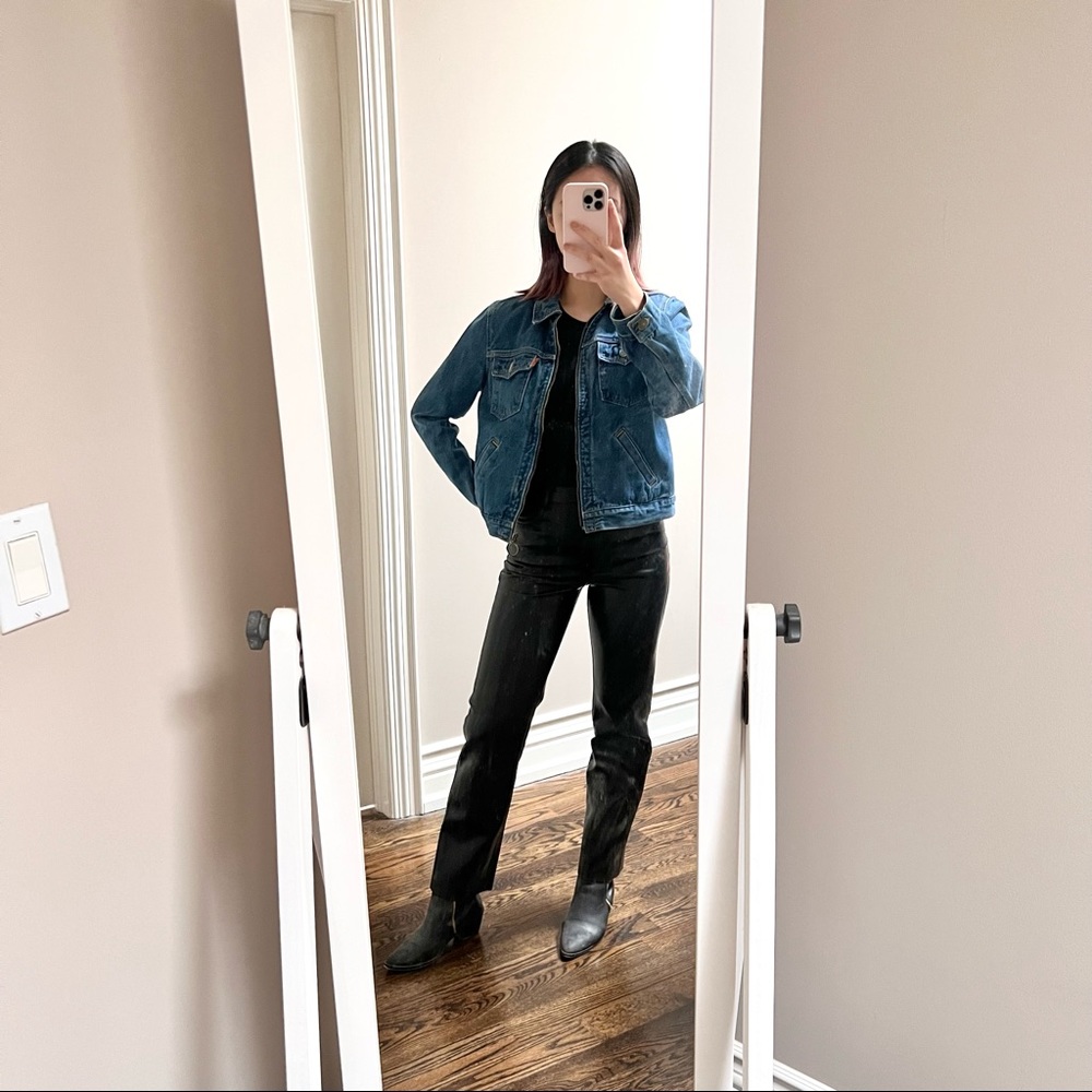 LEVI’s 100% cotton denim jacket with zipper